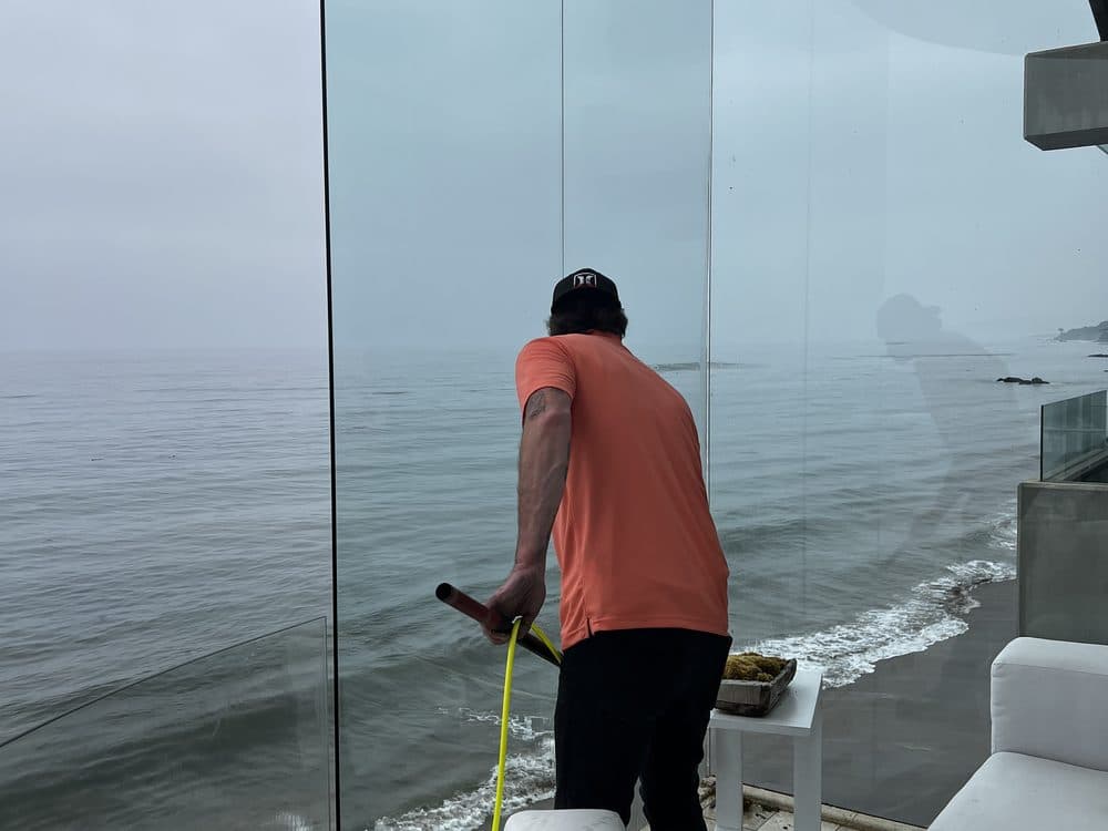 Window Wizards window cleaning in Los Angeles